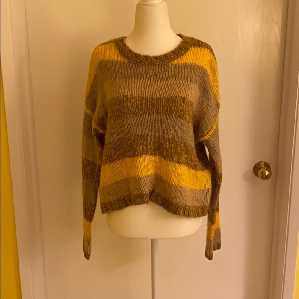 Light weight sweater
